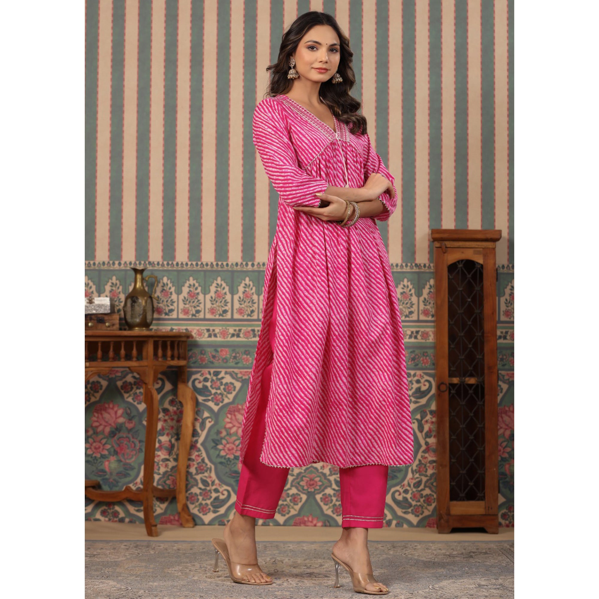 Buy Super Pink Kurta And Straight Cut Pants Set In Cotton With Grey Printed  Dupatta Online - Kalki Fashion